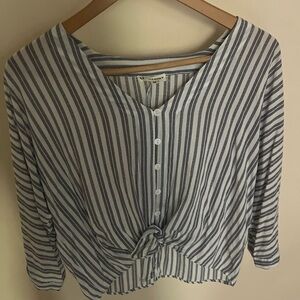Artisan Ny White and Grey Tie Front 3/4 Sleeve Blouse